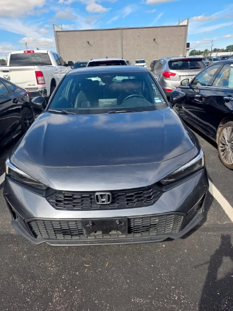 Used 2025  Honda Sport image 2