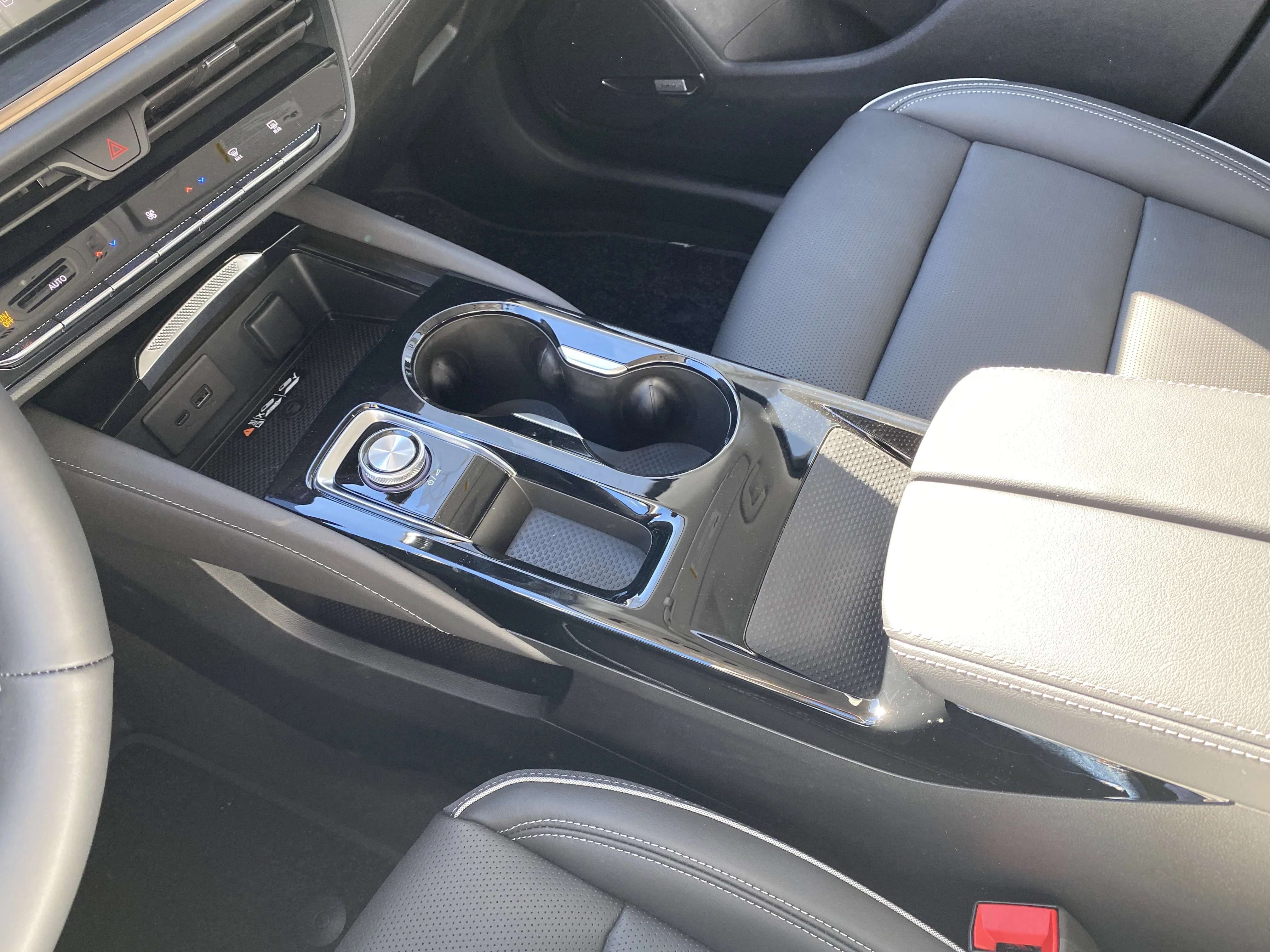New 2026 EBONY TWILIGHT METALLIC Buick Avenir image 24