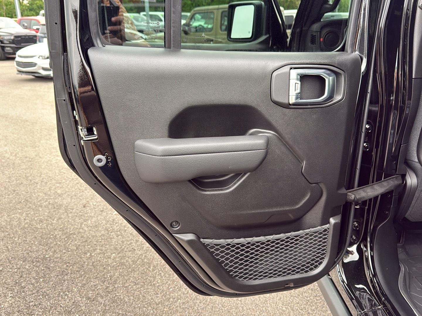 New 2026 Black Clear-Coat Exterior Paint Jeep Rubicon image 19