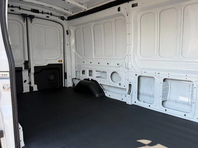 New 2026 Oxford White Ford Base image 12