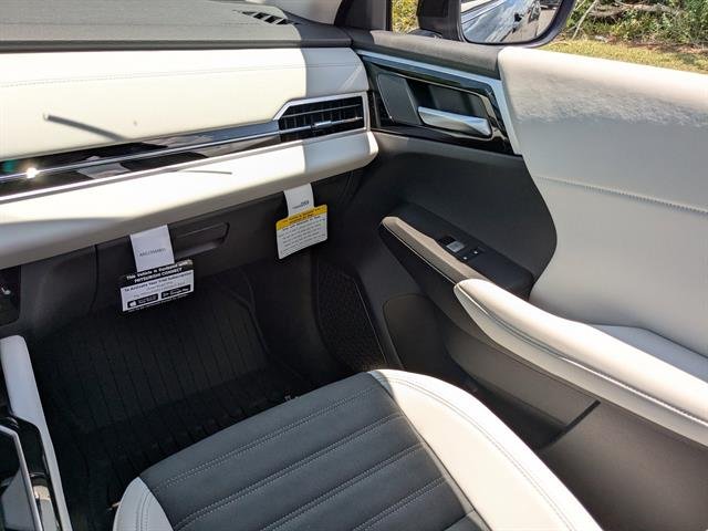 New 2025 Black Diamond Mitsubishi SE image 17