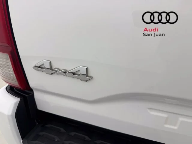 Used 2018 White Toyota SR image 13
