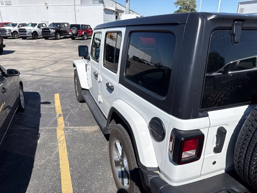 Used 2018 White Jeep Unlimited Sahara image 13
