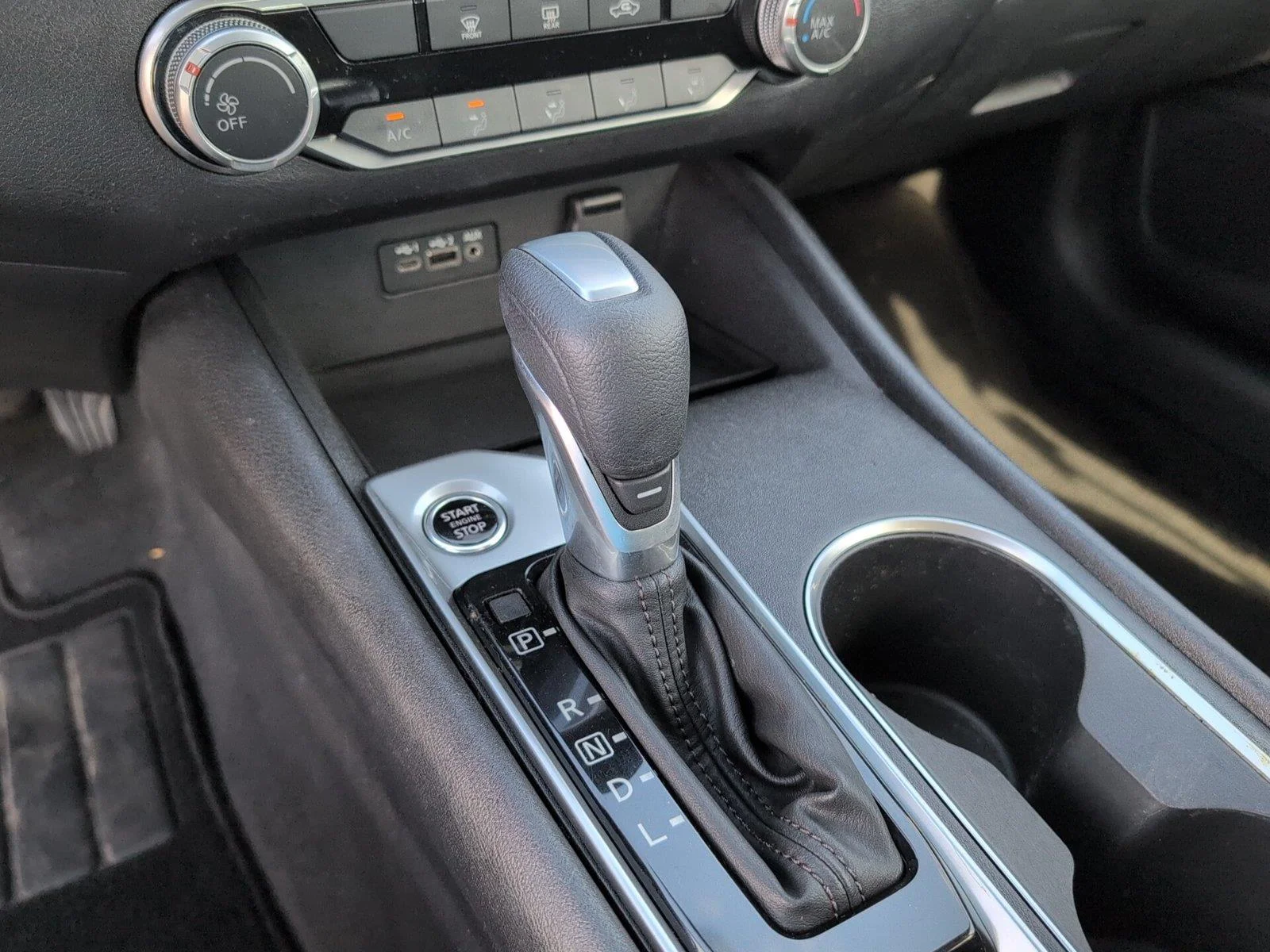 Used 2022 Gun Metallic Nissan 2.5 SV image 20