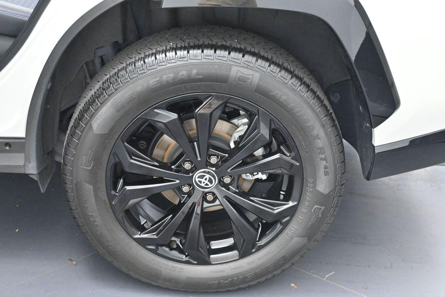 Used 2022  Toyota Hybrid XSE image 38