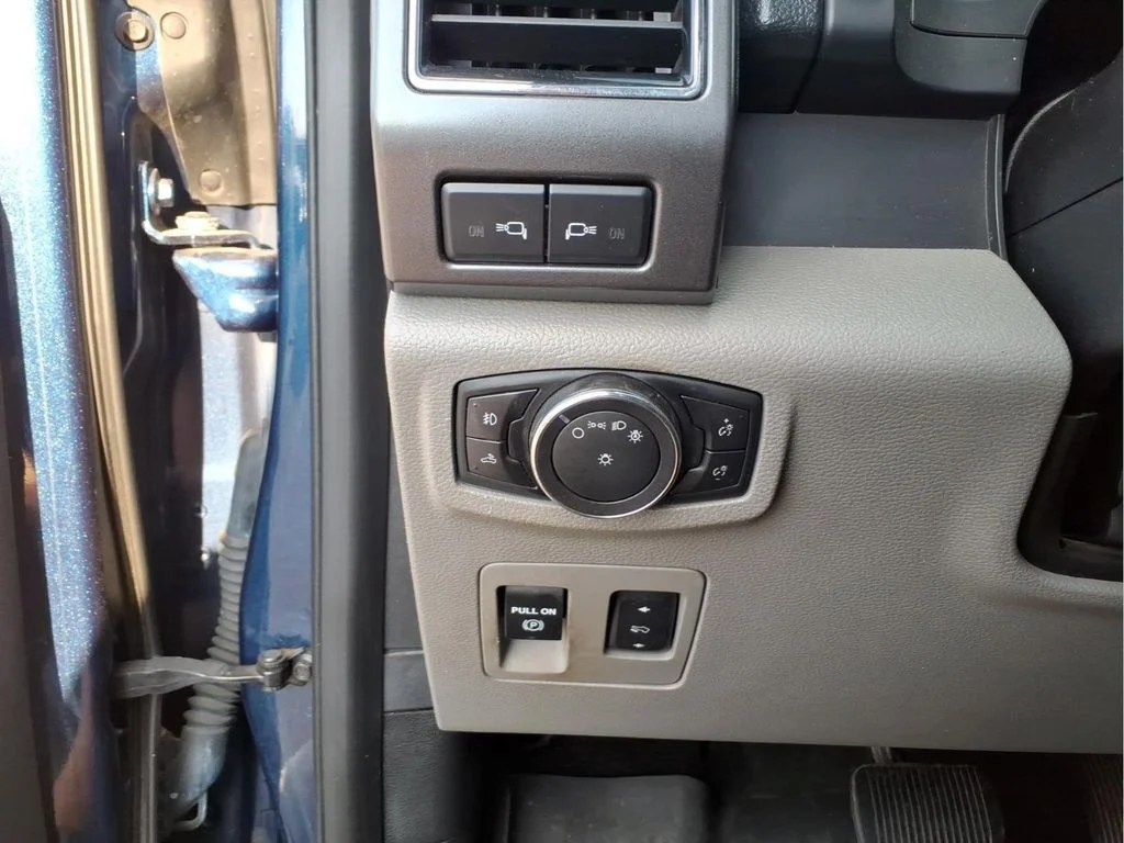 Used 2018 Blue Ford XLT image 21