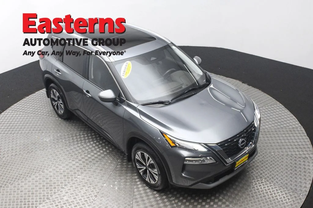 Used 2023 Gray Nissan SV image 3