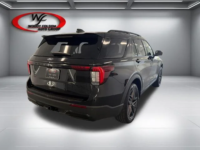 New 2027 Agate Black Metallic Ford ST-Line image 24