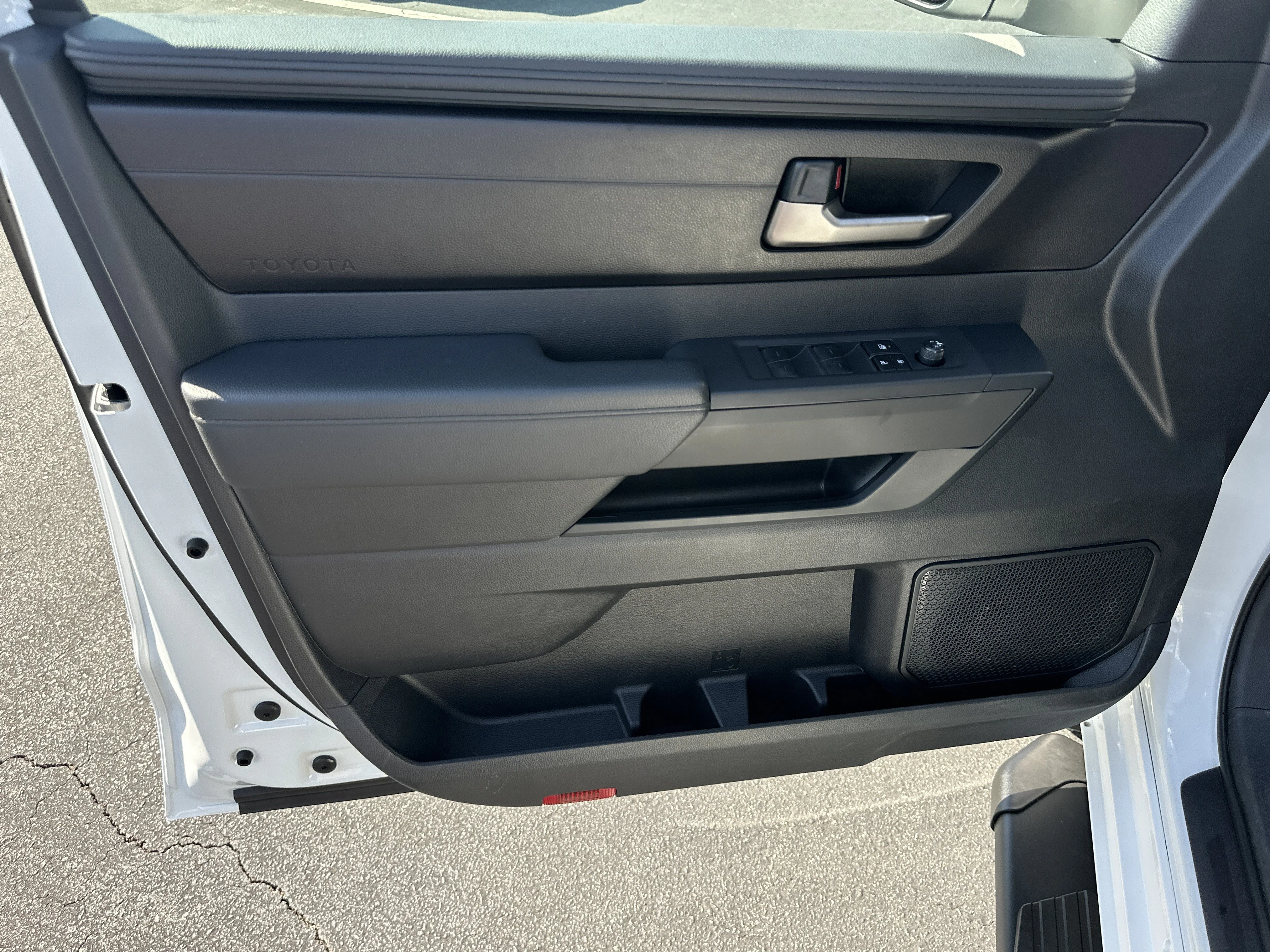 2025 Toyota Tundra SR5 - Photo 10