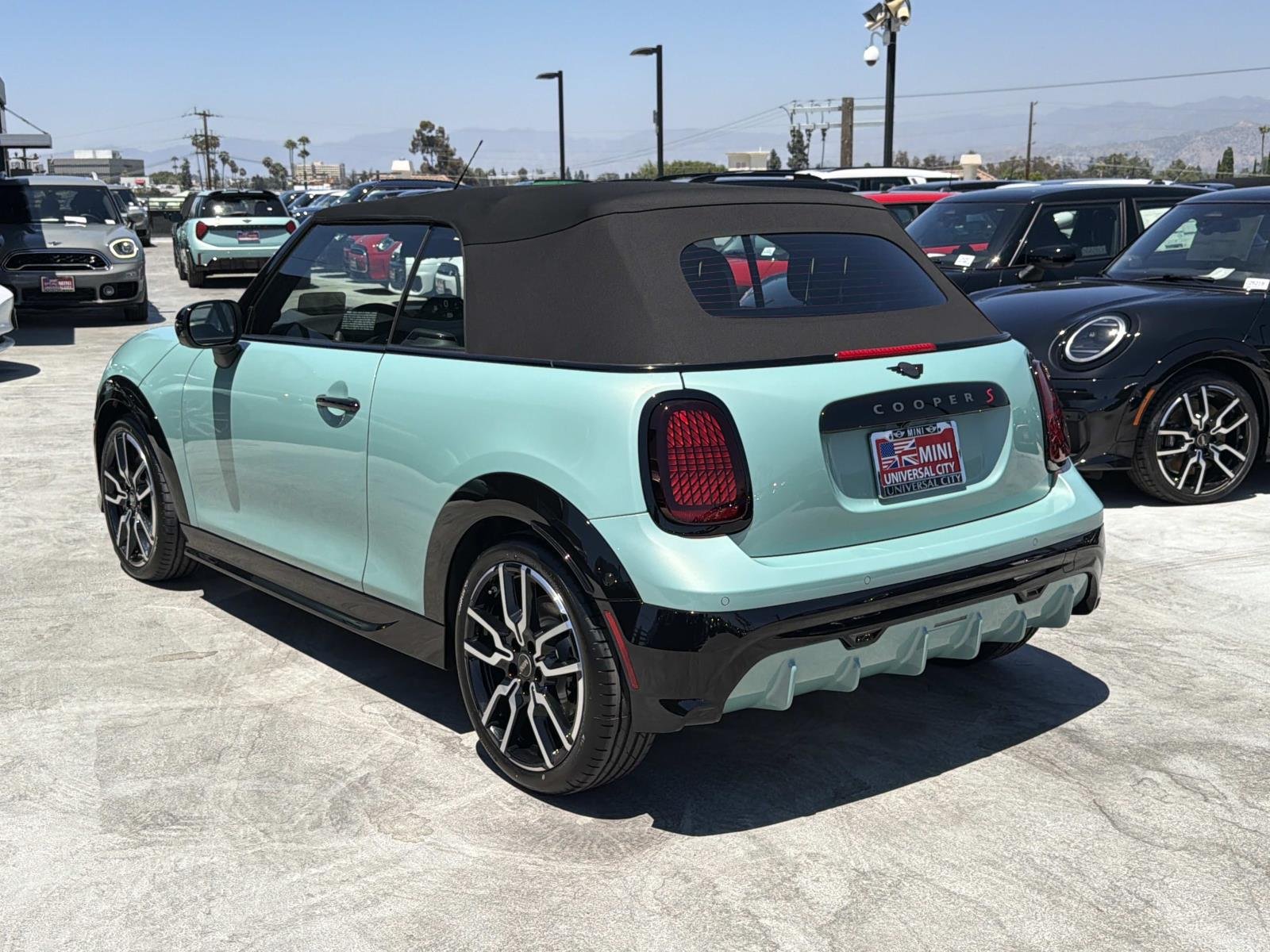 New 2026 0C6M Ocean Wave Green Metallic MINI Iconic image 3