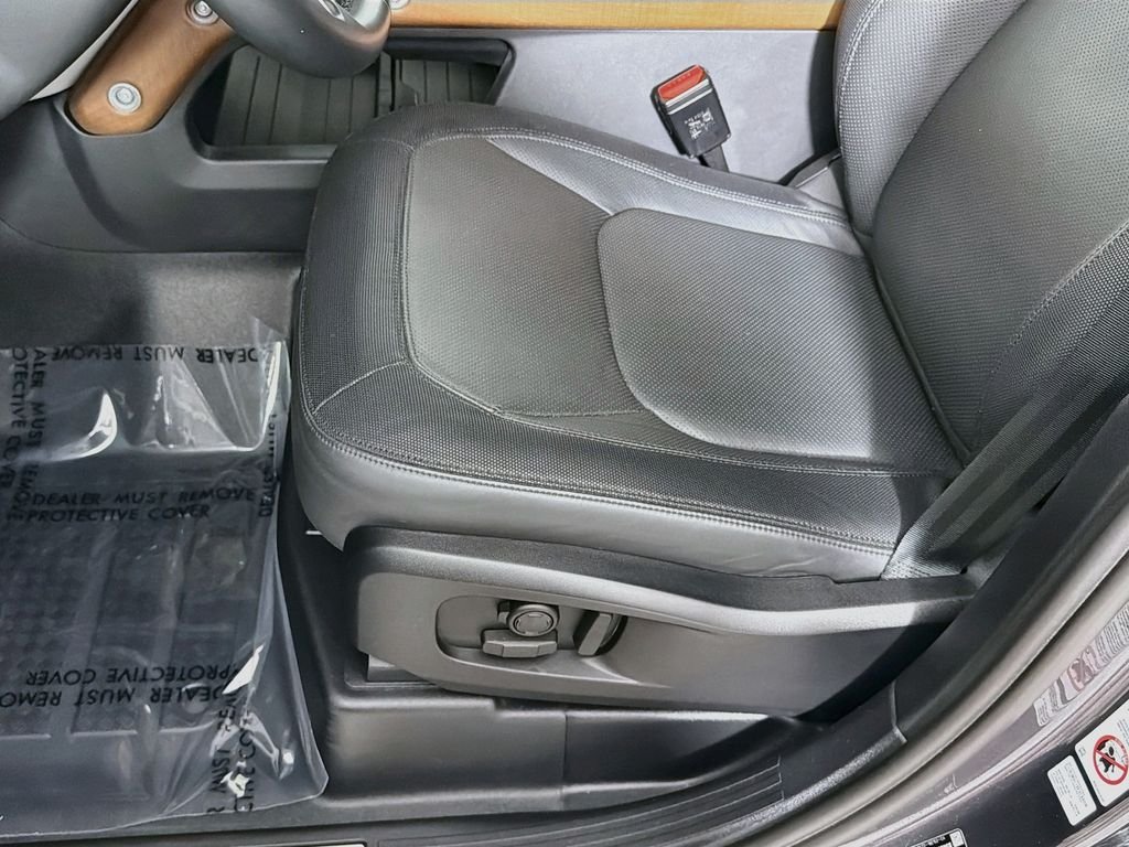 Used 2023 Carpathian Gray Premium Metallic Land Rover X-Dynamic SE image 20