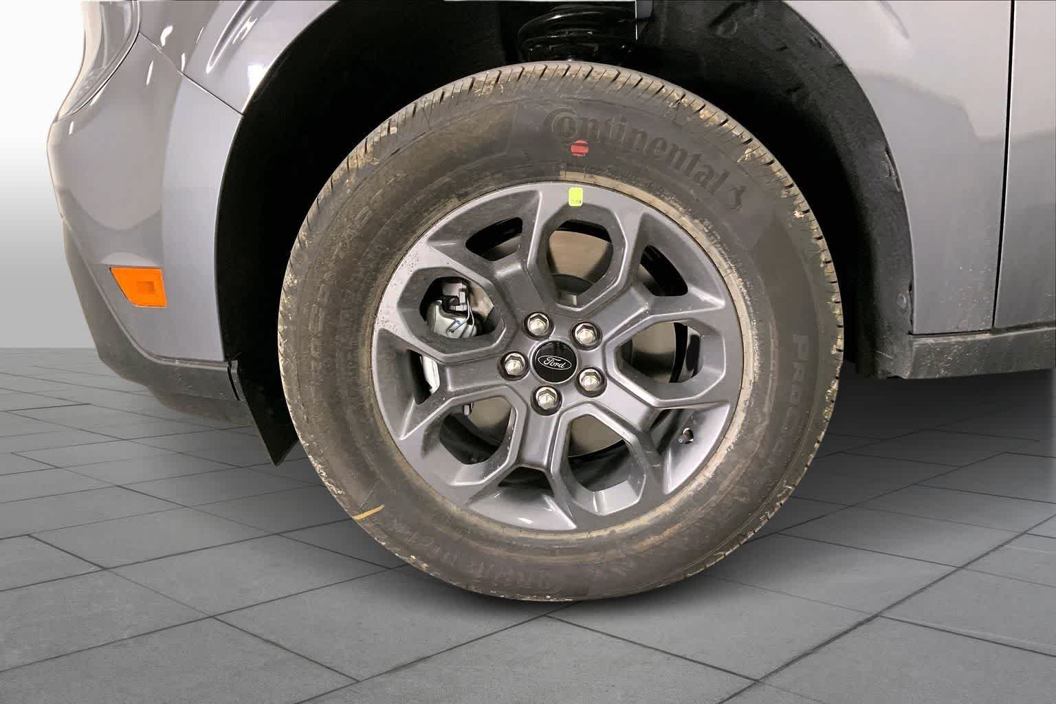 New 2026 Carbonized Gray Metallic Ford XLT image 9