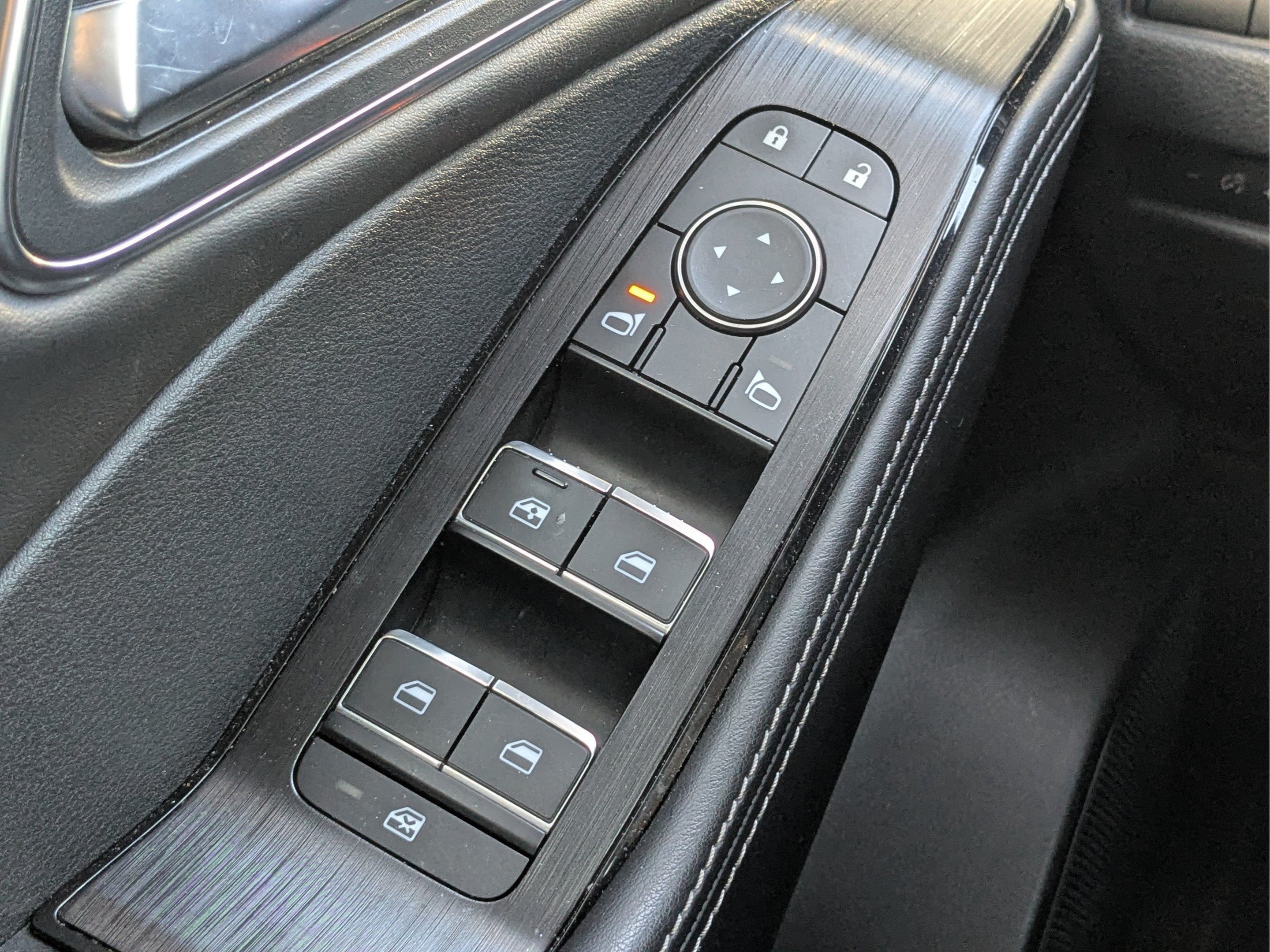 Used 2022 Caspian Blue Metallic Nissan Platinum image 21