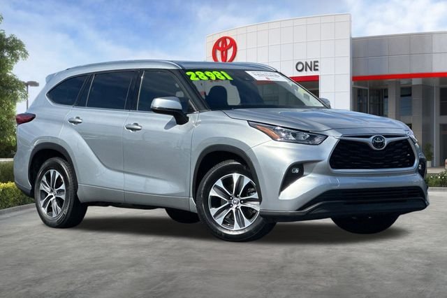 Certified Used 2020 Silver Toyota XLE image 2