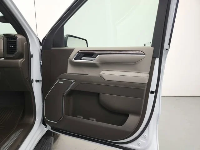 New 2026 Polar White Tricoat Chevrolet LTZ image 32
