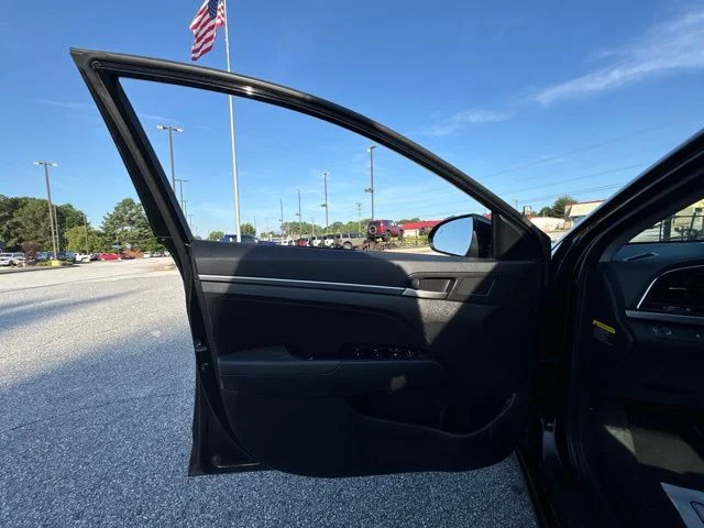 Used 2018 Black Hyundai SEL image 10