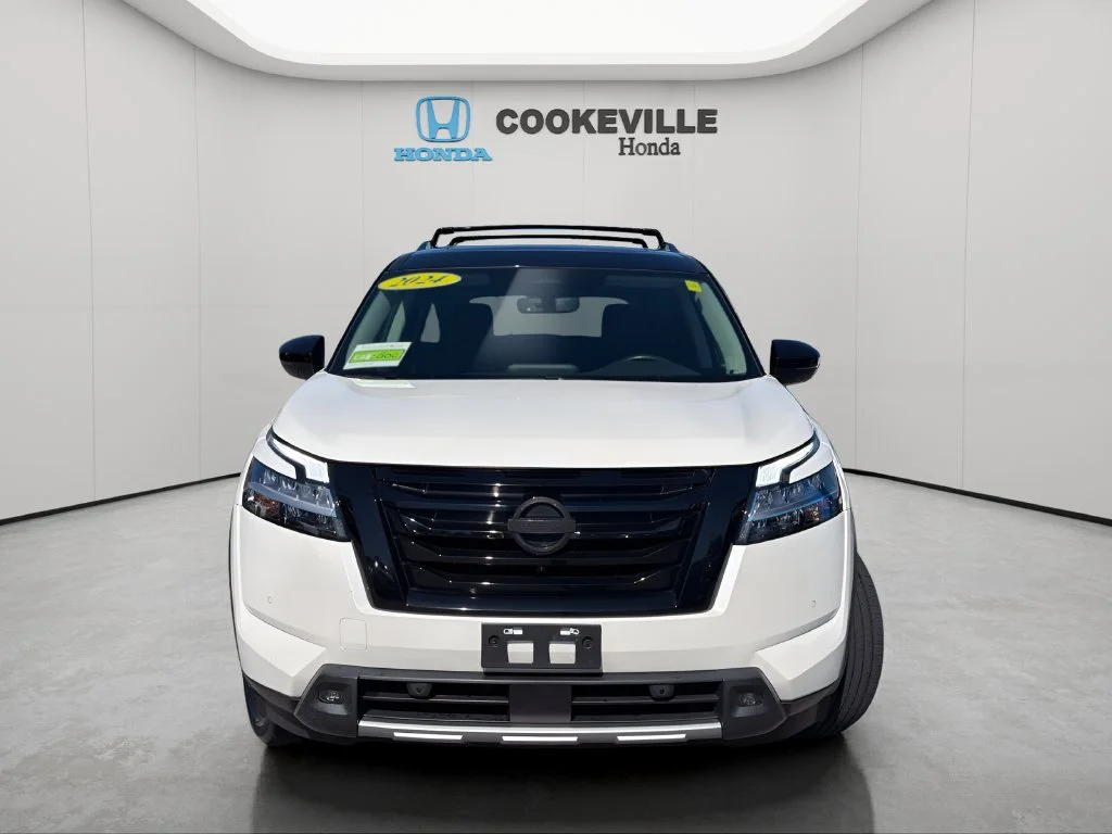 Used 2024 Pearl White Tricoat/Super Black Nissan SL image 4