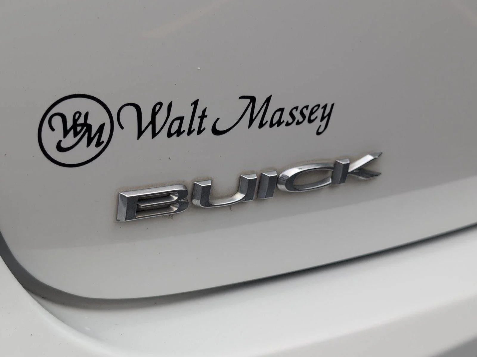 Used 2018 SUMMIT WHITE Buick Essence image 10