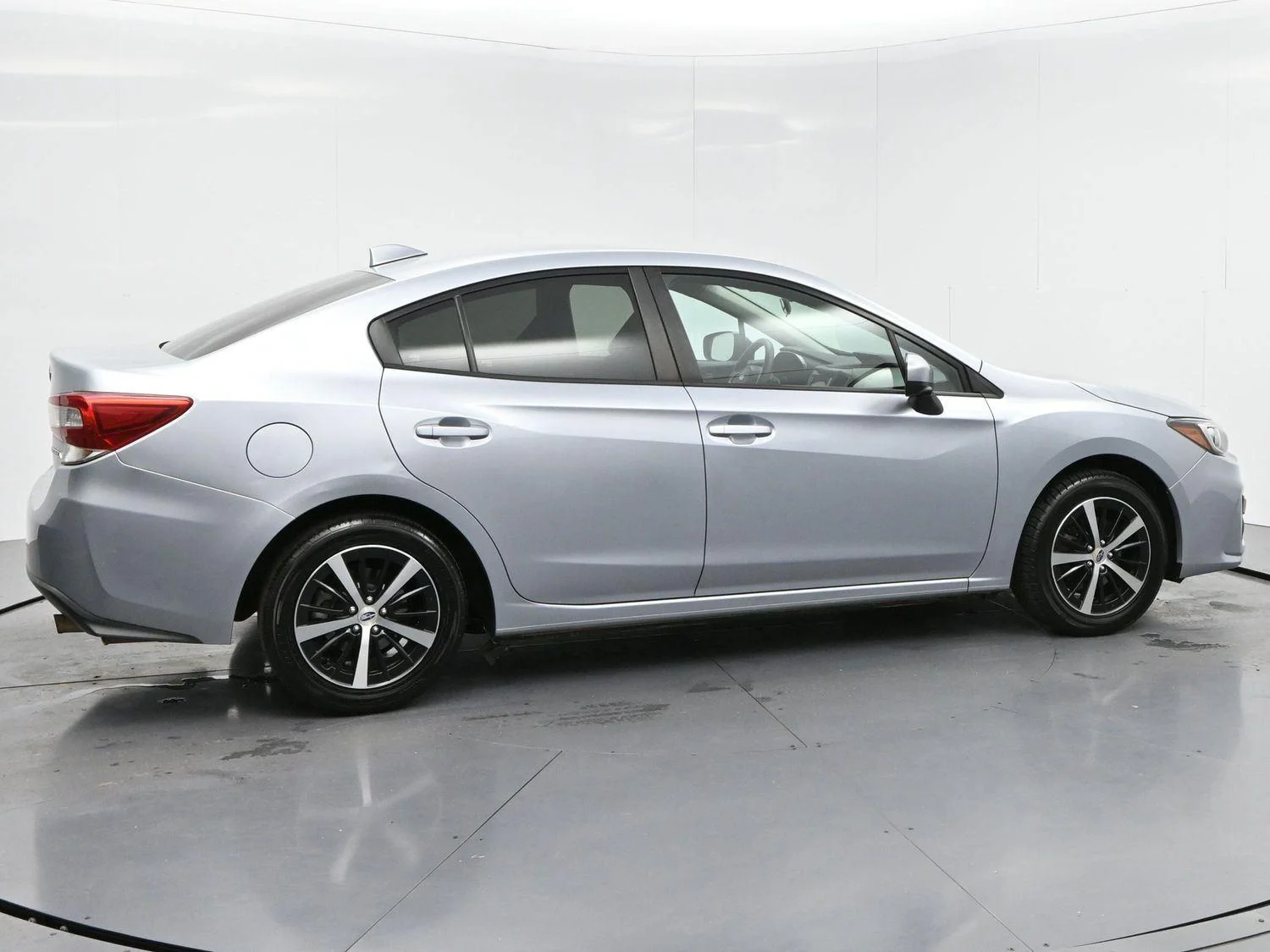 Used 2019 Ice Silver Metallic Subaru Premium image 8