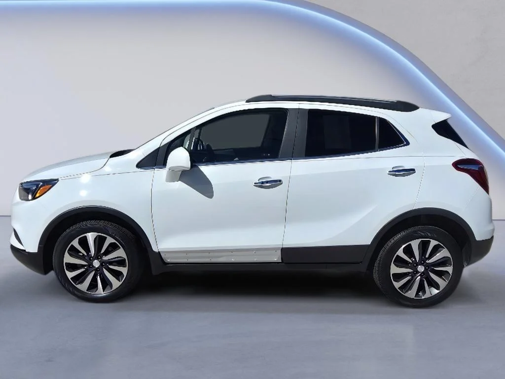 Used 2022 Summit White Buick Preferred image 2