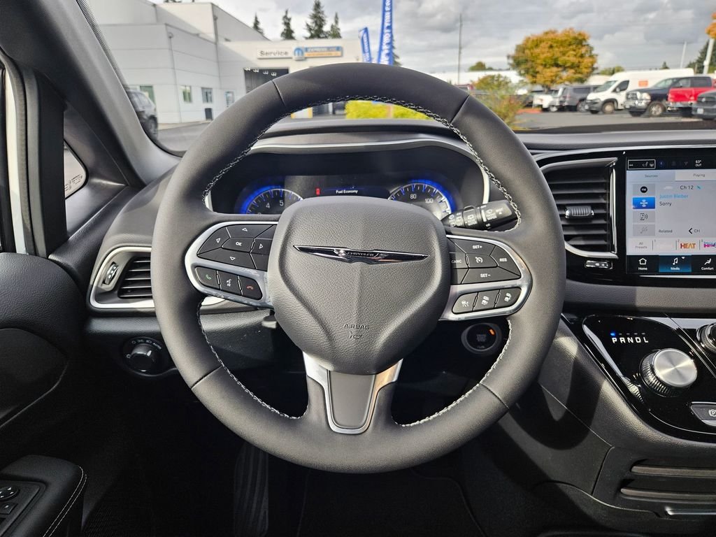 2026 Chrysler Voyager LX - Photo 15
