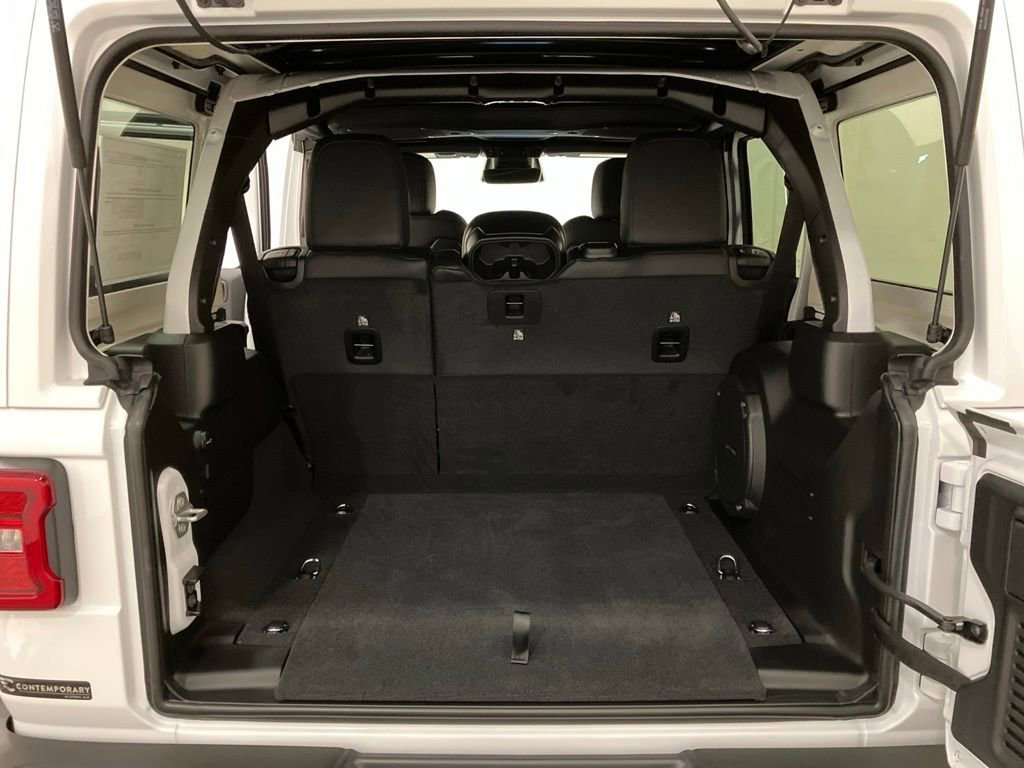 New 2026 Bright White Clear-Coat Exterior Paint Jeep Rubicon X image 16