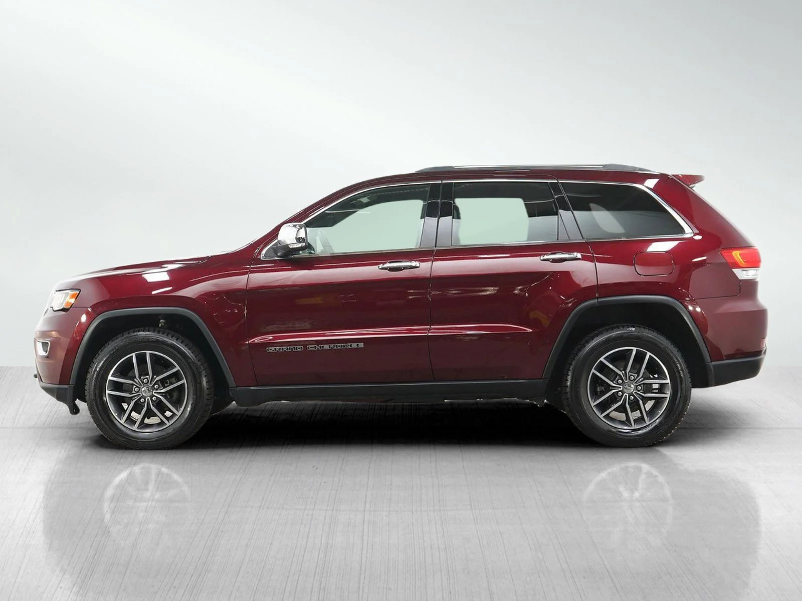 Used 2018 Jeep Grand Cherokee Limited with VIN 1C4RJFBG2JC166294 for sale in Burnsville, Minnesota