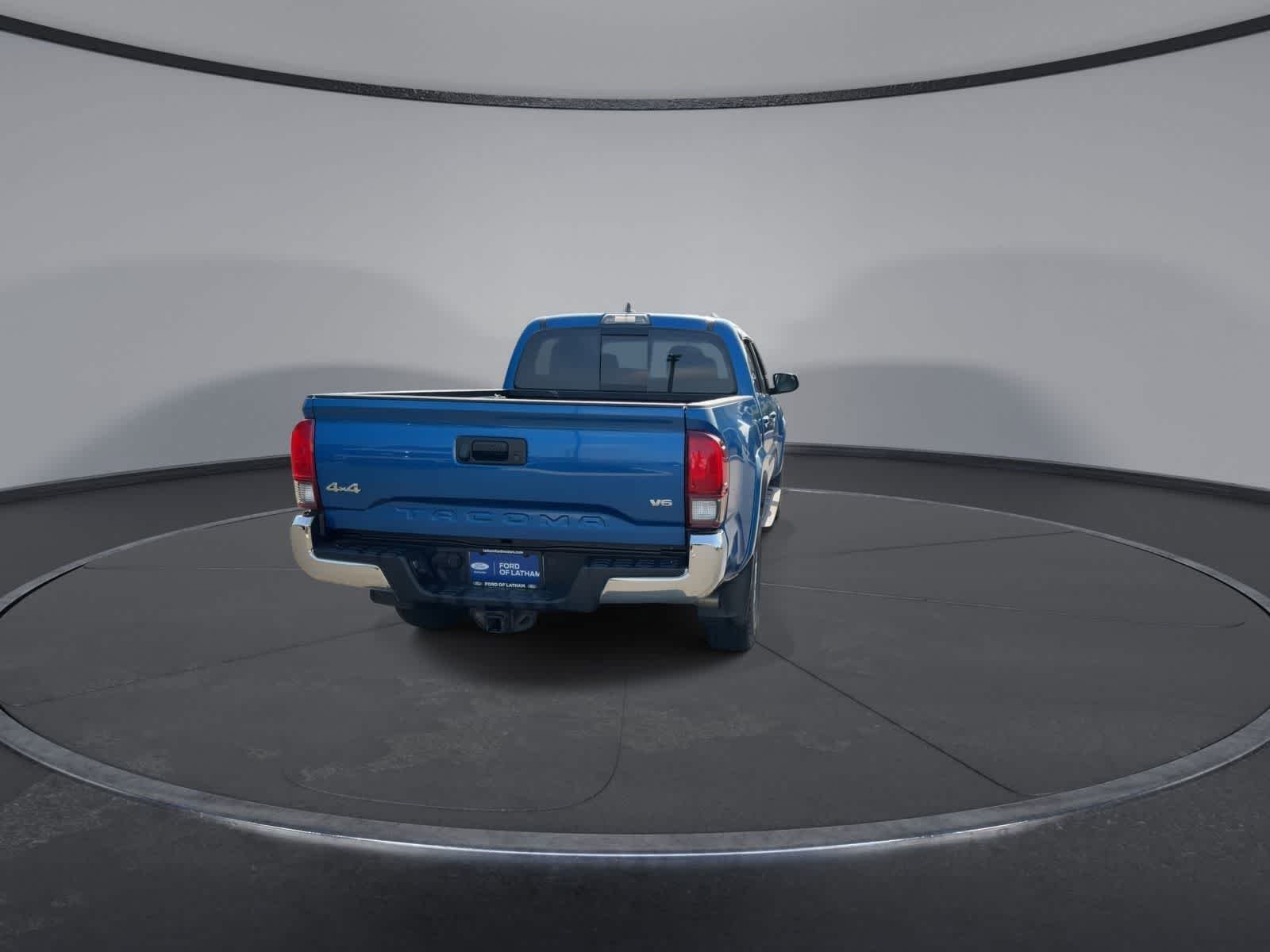 Used 2018 Blazing Blue Pearl Toyota SR5 image 7