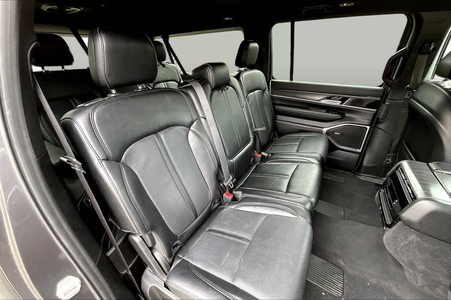 Used 2024 Baltic Gray Metallic Clearcoat Jeep Series II image 20
