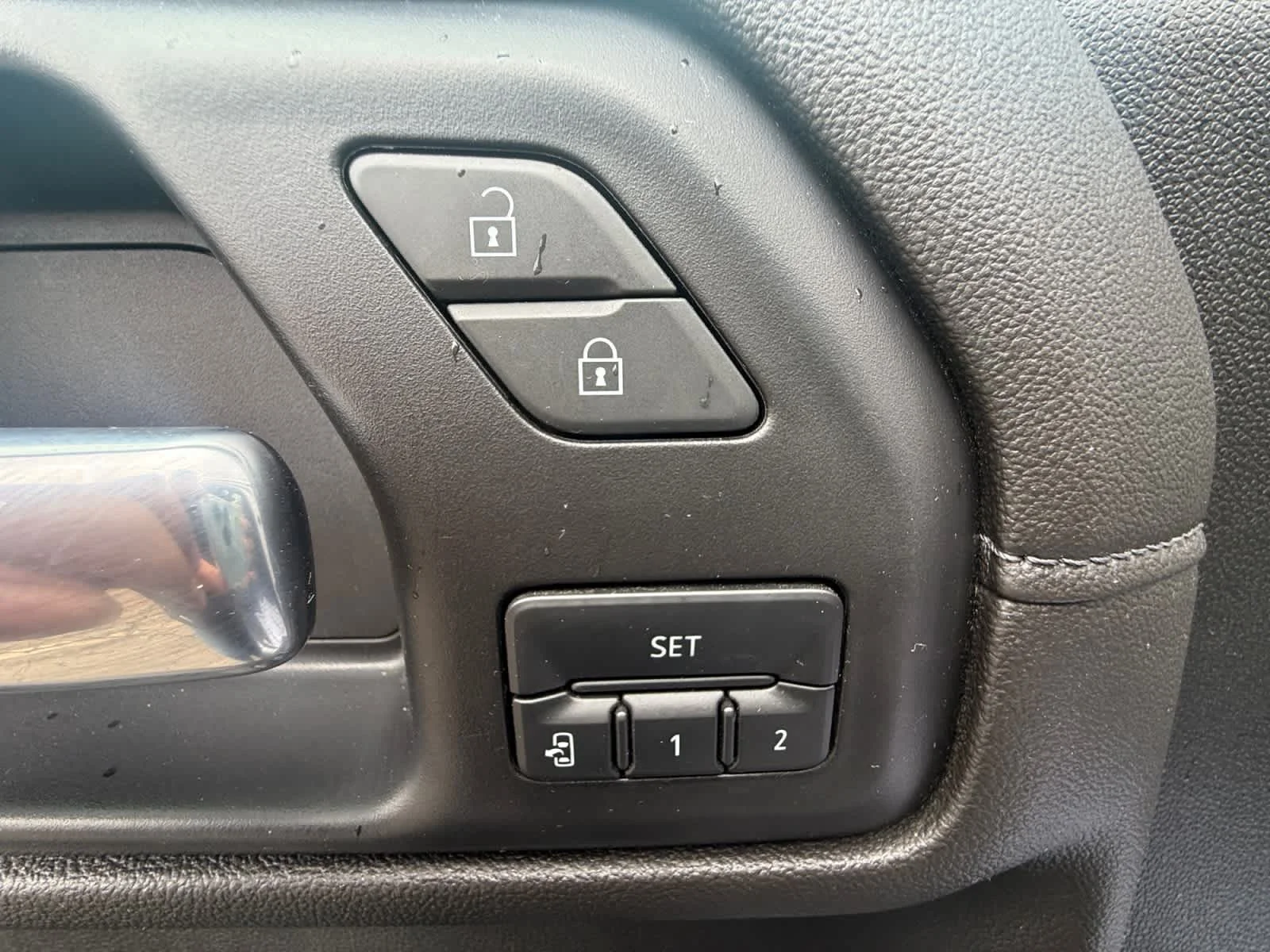 Used 2022 Iridescent Pearl Tricoat Chevrolet High Country image 26