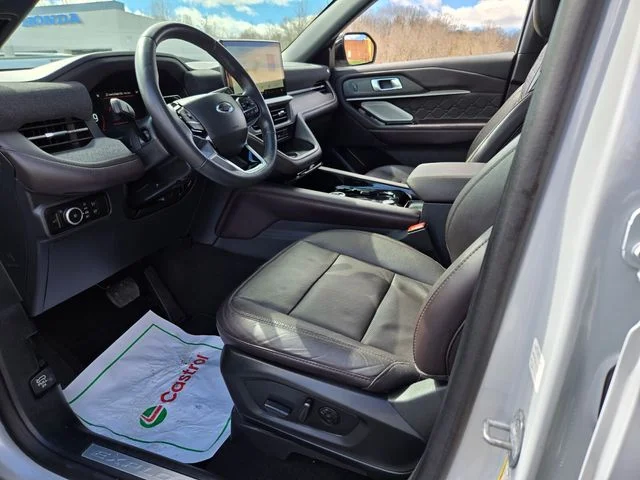 Used 2025 White Ford Platinum image 11