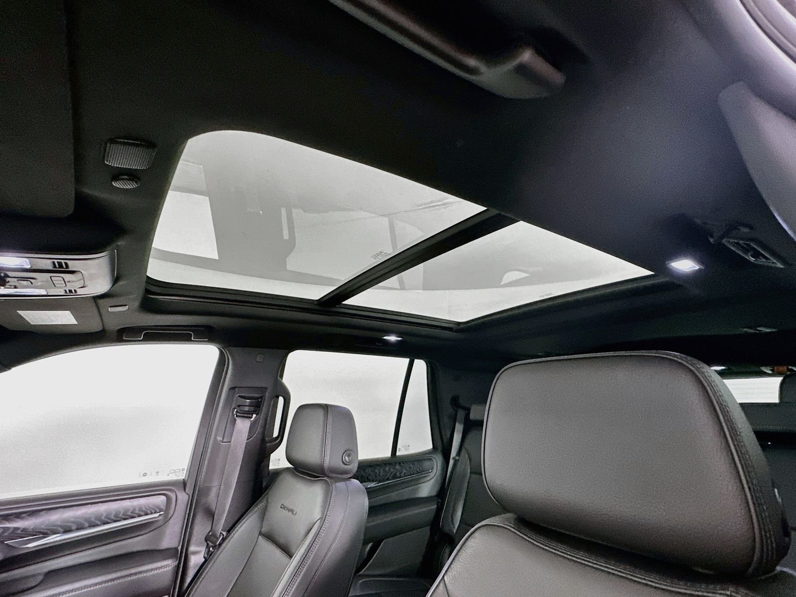 Used 2023 Onyx Black GMC Denali image 23