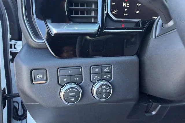 New 2026 Summit White GMC SLE image 23
