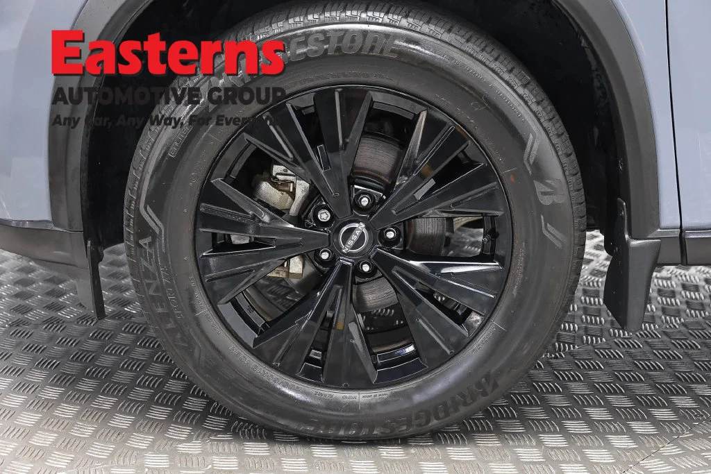 Used 2023 Gray Nissan SV image 30