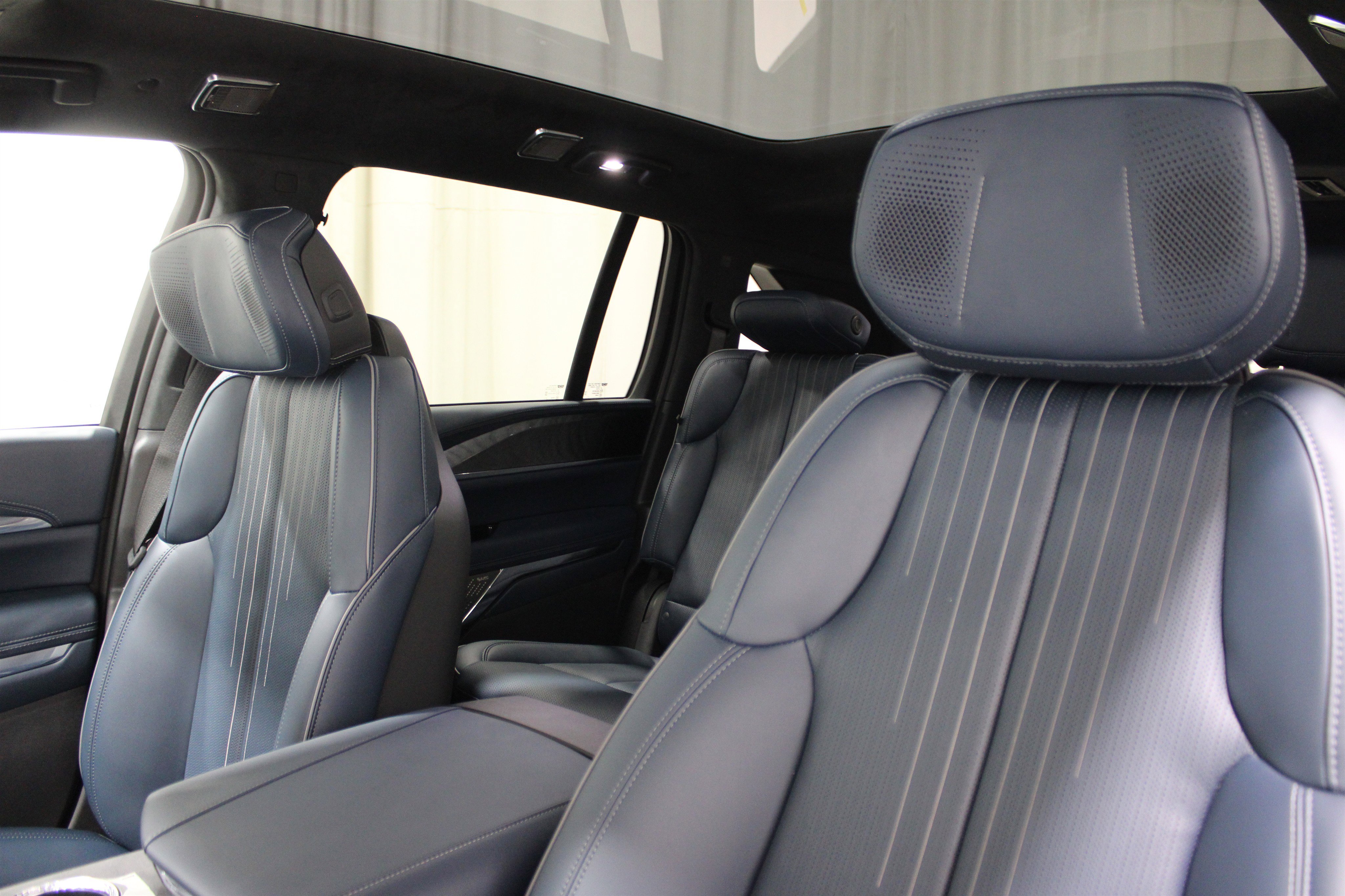 2025 Cadillac Escalade IQ Luxury photo 4