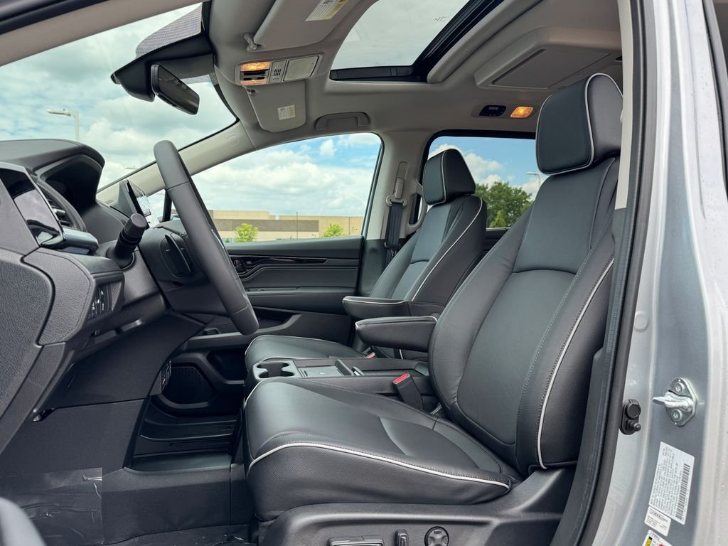 New 2026 Solar Silver Metallic Honda Touring image 21