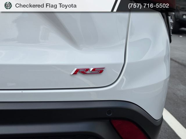 Used 2025 Summit White Chevrolet 2RS image 8
