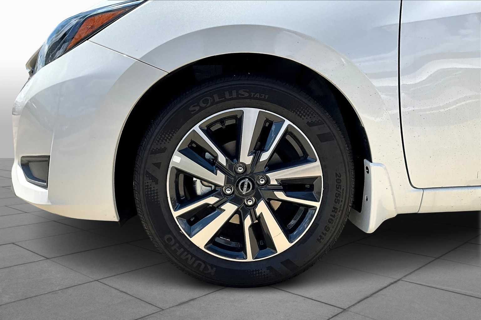 Used 2025 Aspen White Tricoat Nissan SV image 9