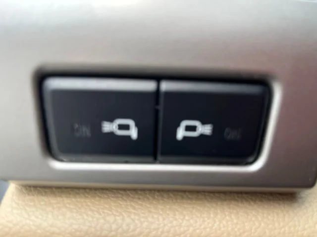 Used 2020 White Ford Lariat image 15