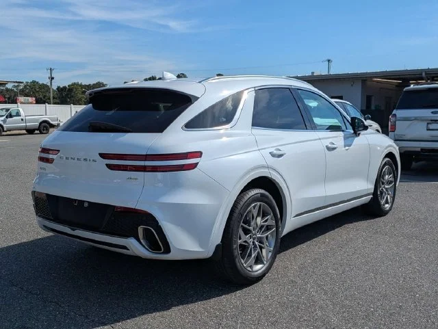 Used 2025 White Genesis 2.5T image 3