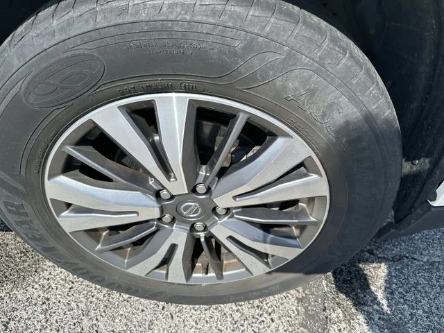 Used 2019 White Nissan SL image 20