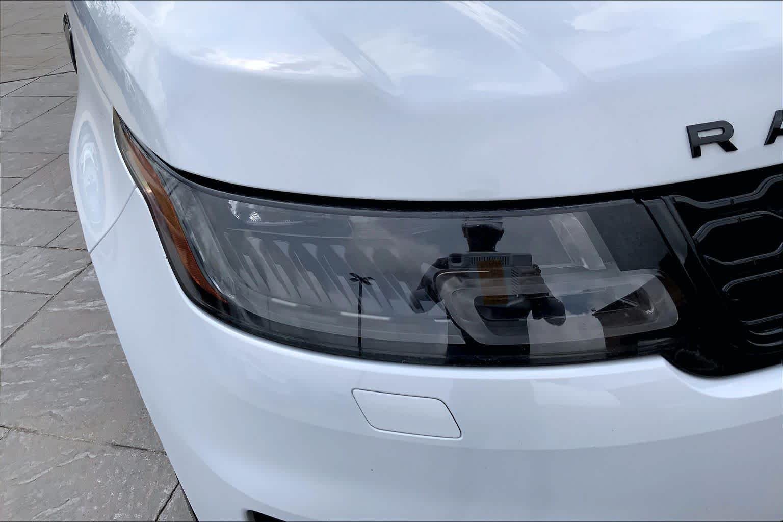Used 2019 Meribel White Pearl Land Rover Dynamic image 28