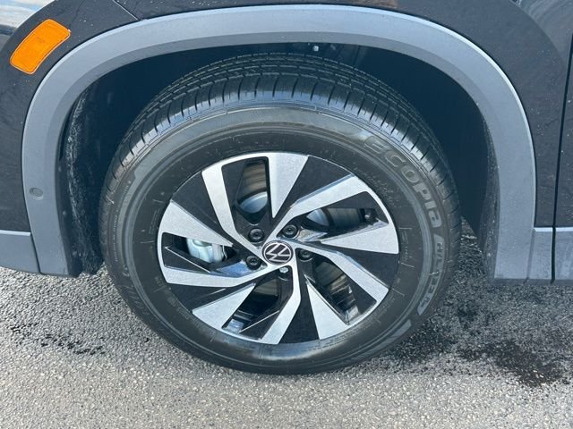 New 2026 Deep Black Pearl Volkswagen 2.0T S image 10