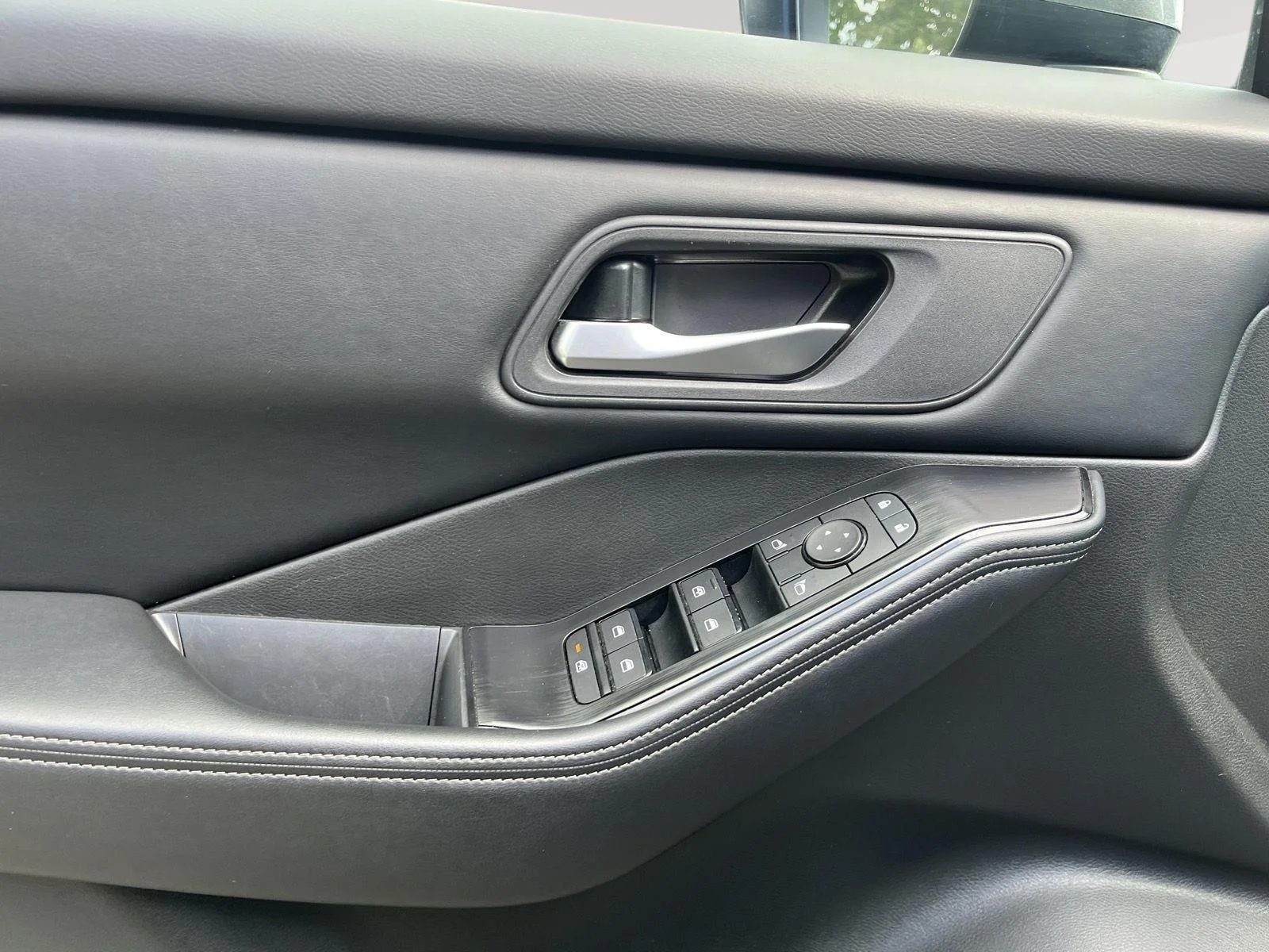 Used 2025 GRAY NISSAN  image 19