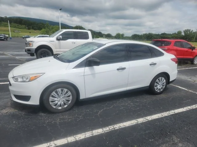 2018 Ford Focus Sedan S's photo