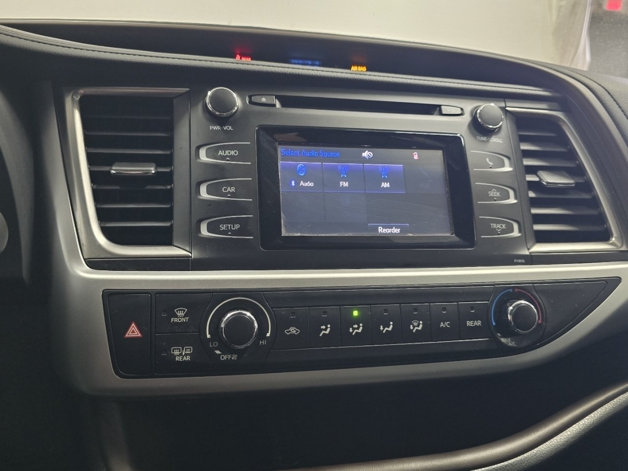 2019 Toyota Highlander LE - Photo 24