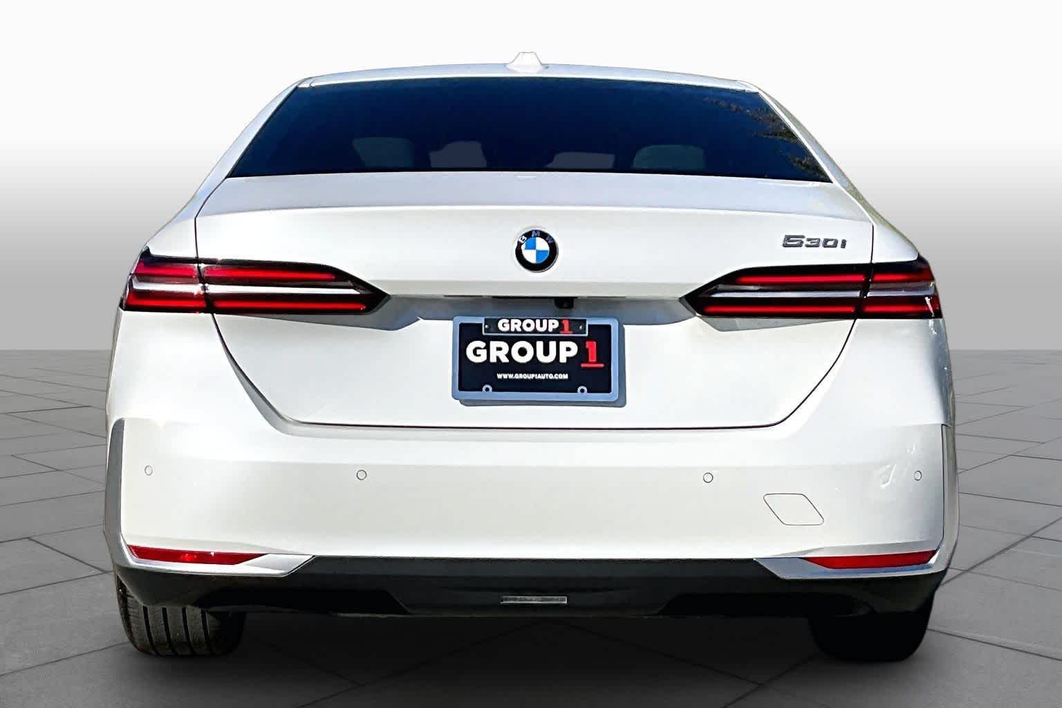 Certified Used 2025 Mineral White Metallic BMW 530i image 4