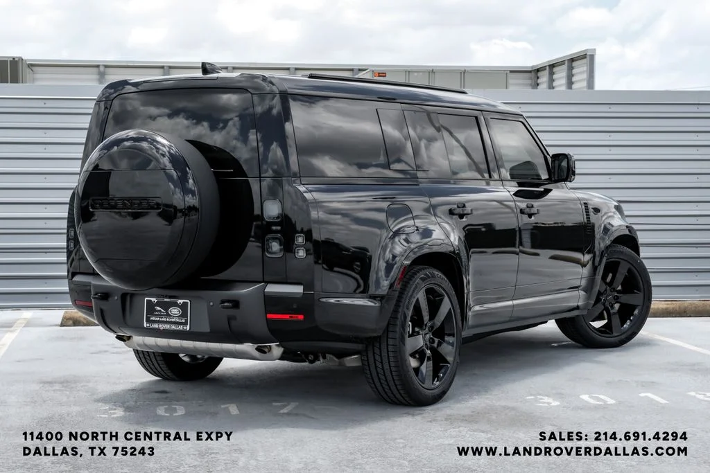 New 2026 Santorini Black Metallic Land Rover X-Dynamic SE image 6