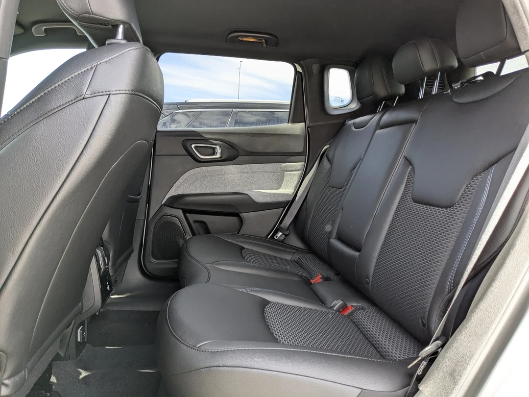 New 2025 White Jeep North - - 4X4 - Heated seats - Forward Collision Warning & More! image 26