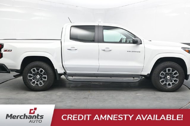 Used 2025 White Chevrolet Z71 image 9